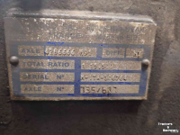 Gebruikte onderdelen van tractoren Massey Ferguson Dana 735/607 vooras defect