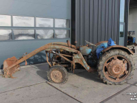 Oldtimers Ford Fordson Dextra met frontlader voorlader opknapper oldtimer