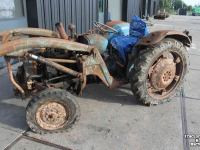 Oldtimers Ford Fordson Dexta met frontlader voorlader opknapper oldtimer