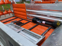 Mestverspreider / Stalmeststrooier Agromet Jarmet N250-1  mest verspreider  meststrooier