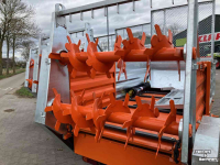 Mestverspreider / Stalmeststrooier Agromet Jarmet N250-1  mest verspreider  meststrooier