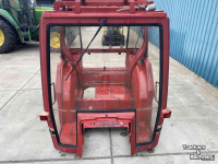 Gebruikte onderdelen van tractoren International kaal cabine frame van een 845XL, 4 cilinder XL cabine met korte poken