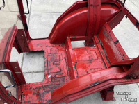 Gebruikte onderdelen van tractoren International kaal cabine frame van een 845XL, 4 cilinder XL cabine met korte poken