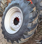 Wielen, Banden, Velgen & Afstandsringen Trelleborg 420/70X30 60% TM 700