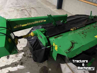 Maaier John Deere 328