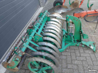 Ploegen Kverneland VD 85 4 schaar ploeg met Packomat vorenpakker