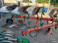 Ploegen Kverneland VD 85 4 schaar ploeg met Packomat vorenpakker