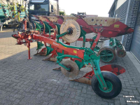 Ploegen Kverneland VD 85 4 schaar ploeg met Packomat vorenpakker