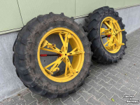 Overige wielen, banden, velgen en toebehoren Molcon Dubbellucht Molcon 5-ster 12.4R28 naast 15.5x25