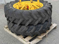Overige wielen, banden, velgen en toebehoren Molcon Dubbellucht Molcon 5-ster 12.4R28 naast 15.5x25