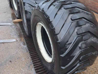 Wielen, Banden, Velgen & Afstandsringen BKT 600/50R22.5 op 10-gaats velg