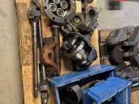Gebruikte onderdelen van tractoren  DANA 735/615 VOORAS DELEN MF 7615