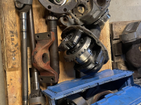 Diverse gebruikte onderdelen Massey Ferguson DANA 735/615 VOORAS DELEN MF 7615
