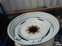 Wielen, Banden, Velgen & Afstandsringen Valtra velgen DW15x38  8-gaats