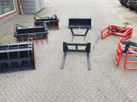 Overige aanbouwdelen en toebehoren  Grondbak, Mestgreep, Pelikaanbak, Ronde, Vierkante balenklem, balenprikker