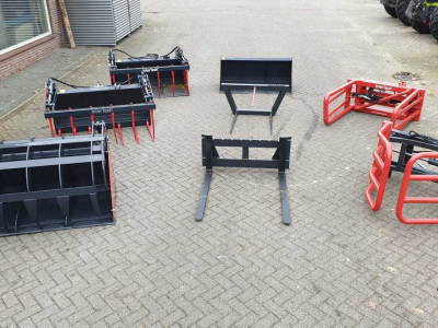 Overige aanbouwdelen en toebehoren  Grondbak, Mestgreep, Pelikaanbak, Ronde, Vierkante balenklem, balenprikker
