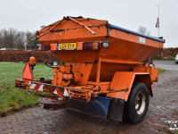 Sneeuwruim werktuigen  Zoutstrooier