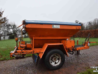 Sneeuwruim werktuigen  Zoutstrooier