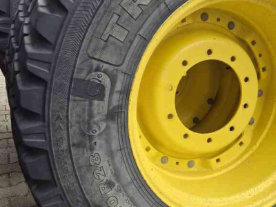 Wielen, Banden, Velgen & Afstandsringen Nokian 540/80R38 en 440/80R28 op John Deere velgen