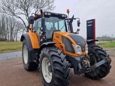 Tractor / Trekker Valtra N 143 Versu