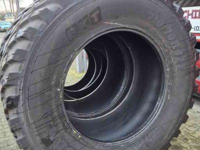 Wielen, Banden, Velgen & Afstandsringen BKT 710/70R42 Ridemax en Mitas HCM 440/80R34 (M+S)