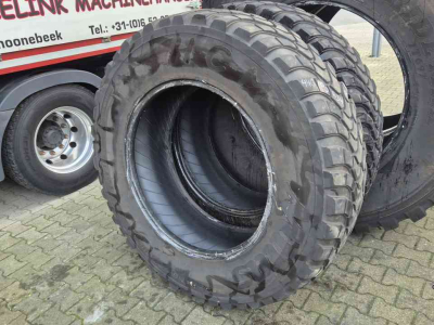 Wielen, Banden, Velgen & Afstandsringen BKT 710/70R42 Ridemax en Mitas HCM 440/80R34 (M+S)
