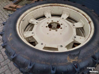 Wielen, Banden, Velgen & Afstandsringen Zetor Cultuurwielen 12.4 R28  12.4 R 46   (320/95 R28 320/95 R46)  ZF Steek