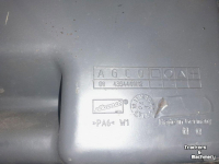 Diverse gebruikte onderdelen Massey Ferguson HYDRAULIEKTANK 7600-SERIE