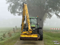 Tractor / Trekker John Deere 6910 met Herder Grenadier MBK 120 S