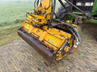 Tractor / Trekker John Deere 6910 met Herder Grenadier MBK 120 S