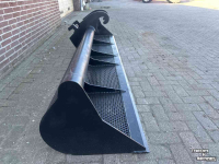Overige aanbouwdelen en toebehoren  Baggerbak / Afwerkbak Nieuw