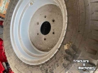 Wielen, Banden, Velgen & Afstandsringen BKT 400/55r22.5 / 10.5/65r16