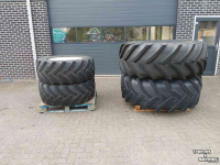 Wielen, Banden, Velgen & Afstandsringen New Holland Wielen  680/75 R32 en 480/65 R28