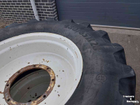 Wielen, Banden, Velgen & Afstandsringen New Holland Wielen  680/75 R32 en 480/65 R28