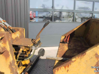 Graafmachine  Griesser 1614 getrokken kraan graafmachine op wielen met knijperbak