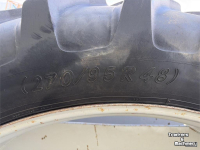 Overige traktoren en toebehoren Michelin 270/95R48 & 12.4R28 cultuurwiel set
