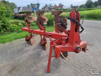 Ploegen Niemeyer Delta 3-200 wentel ploeg