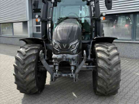 Tractor / Trekker Valtra Demo G125 Active met kruipbak