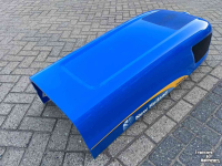 Gebruikte onderdelen van tractoren New Holland T4000V motorkap 84308606