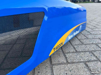 Gebruikte onderdelen van tractoren New Holland T4000V motorkap 84308606
