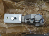 Tractor / Trekker New Holland NewH T7.xxx Case-IH Puma ABS Hydr Remventiel CNH parts nr:47584635