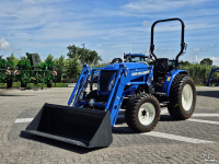 Smalspoor tractor New Holland Boomer 55 HST met voorlader