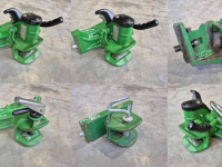 Gebruikte onderdelen van tractoren John Deere trekhaken handmatig en automatisch 330 cm en 390 cm breed