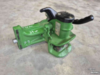 Gebruikte onderdelen van tractoren John Deere trekhaken handmatig en automatisch 330 cm en 390 cm breed