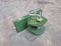 Gebruikte onderdelen van tractoren John Deere trekhaken handmatig en automatisch 330 cm en 390 cm breed