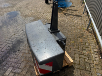 Overige machines voor weg-, berm-, en slootonderhoud  Fendt 2500kg frontgewicht