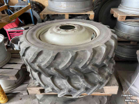 Wielen, Banden, Velgen & Afstandsringen Continental 12.4r32