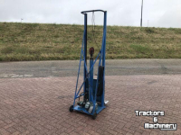 Overige inschuurmachines en toebehoren  Zakkenlift elecktrisch/hydraulisch