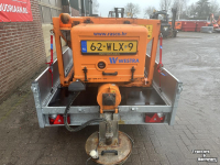 Overige reiniging- en veegmachines en toebehoren  Zoutstrooier op aanhanger