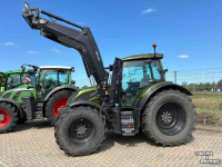 Tractor / Trekker Valtra N155 Tractor met voorlader